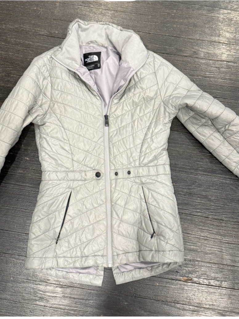 The North Face Women's Light Gray Quilted Puff Jacket